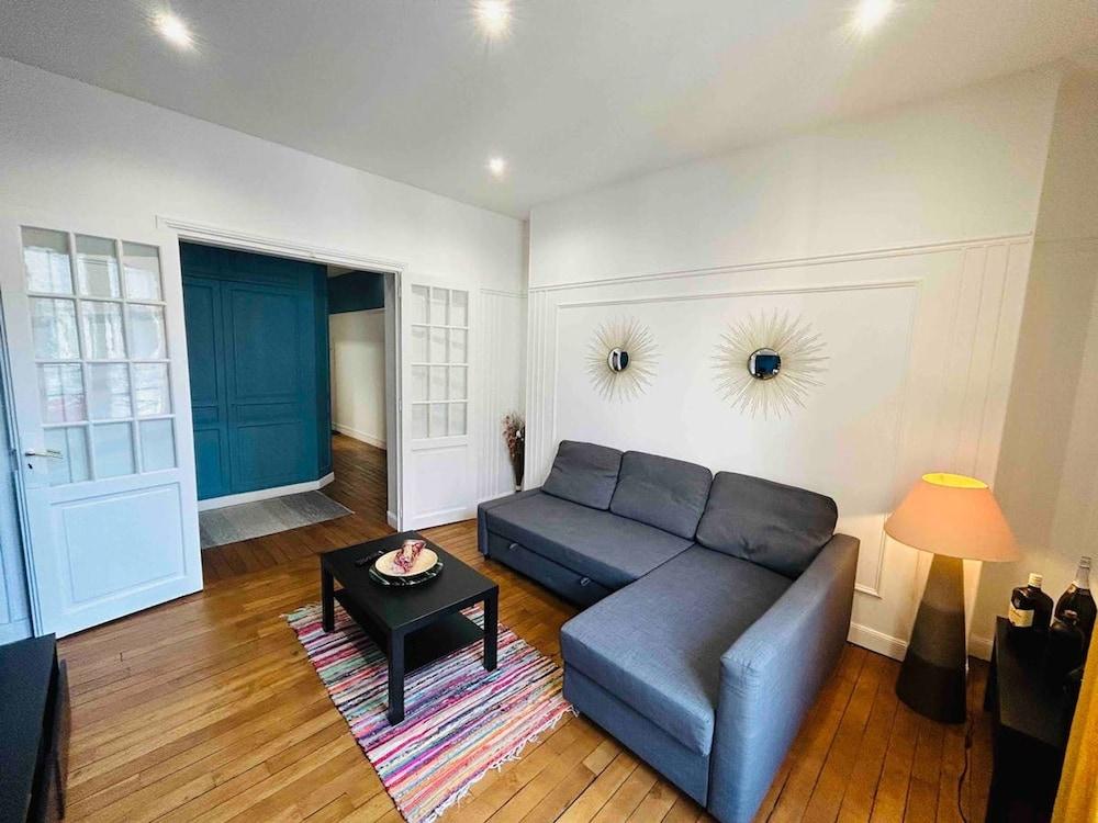 L Tape R Moise Hypercentre Sub