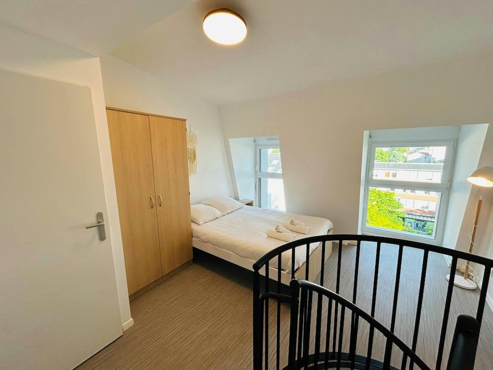 We Live In R - Duplex 501