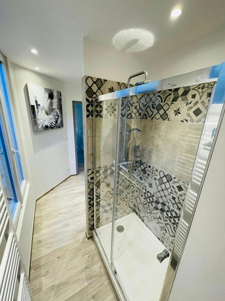 La Cour Barbatre Calme