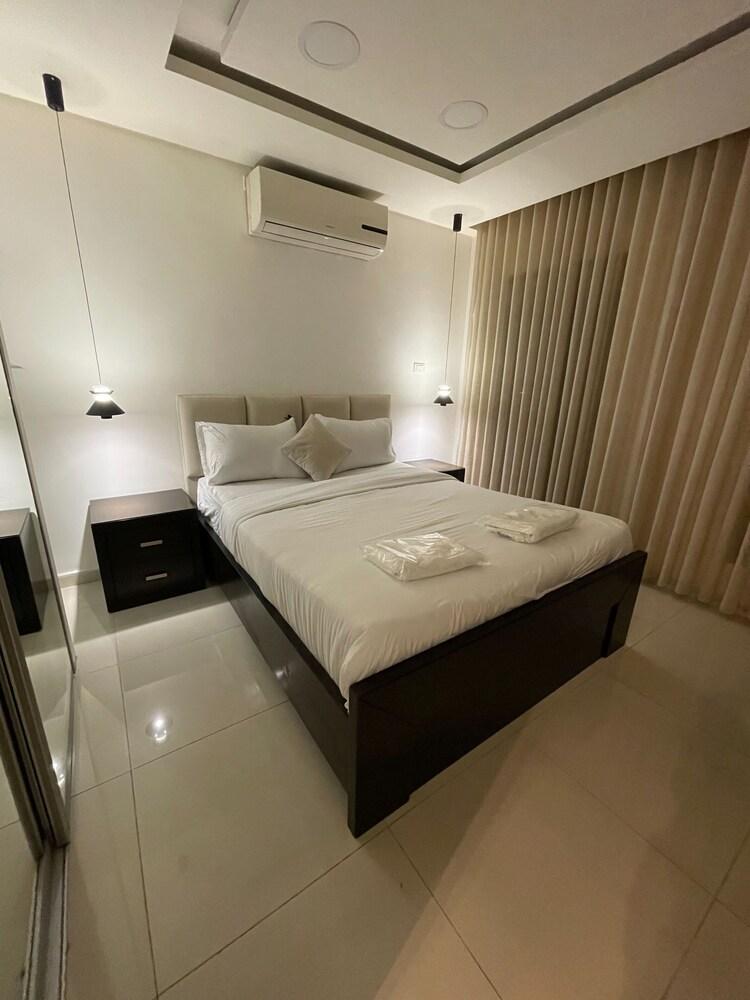 Al-burj Apart at 7th Circle 208