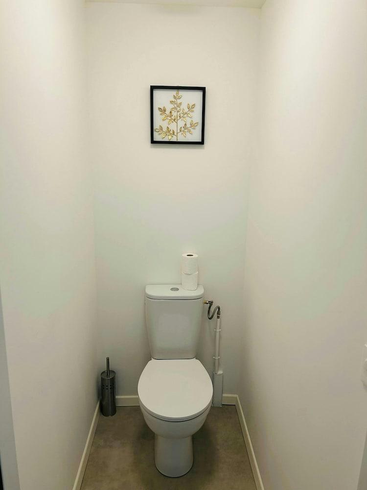 We Live In R - Suite 101