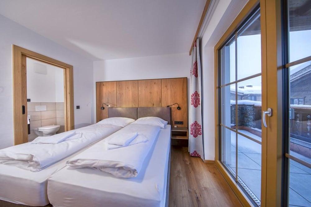 Chalet With Shared Swimming Pool