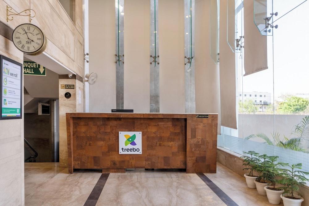 Treebo Premium Vinnie - Near Airport