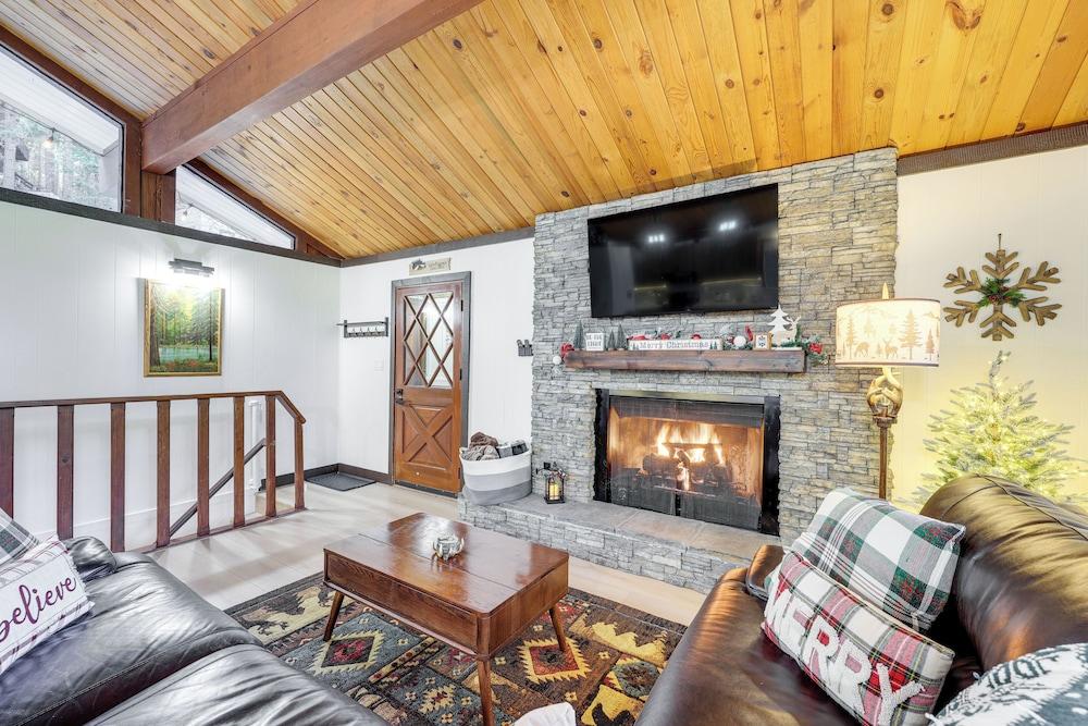 3 Mi to Lake Arrowhead Village: Pine-view Home!