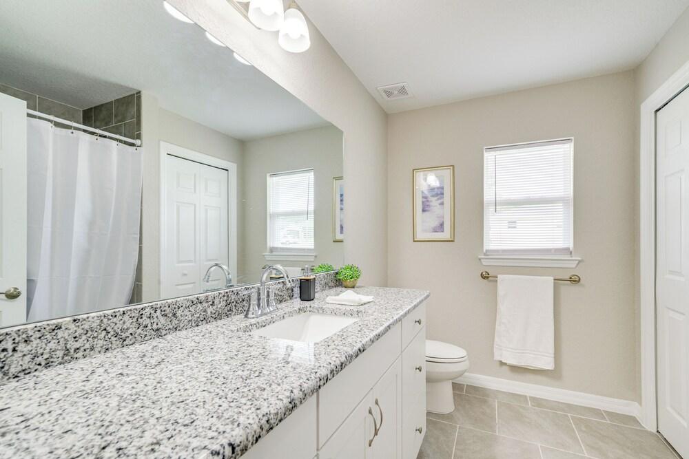 Hike, Paddle & Explore: Home w/ Lanai in Ocala