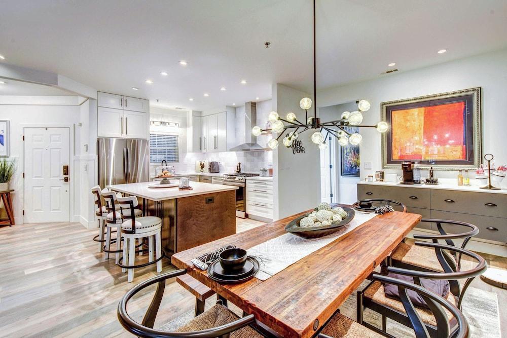 Modern Condo + Golf Course View, Near Hiking!