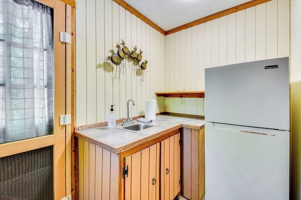 Deck & Game Room: Mountaintop Hideaway in Tiger!