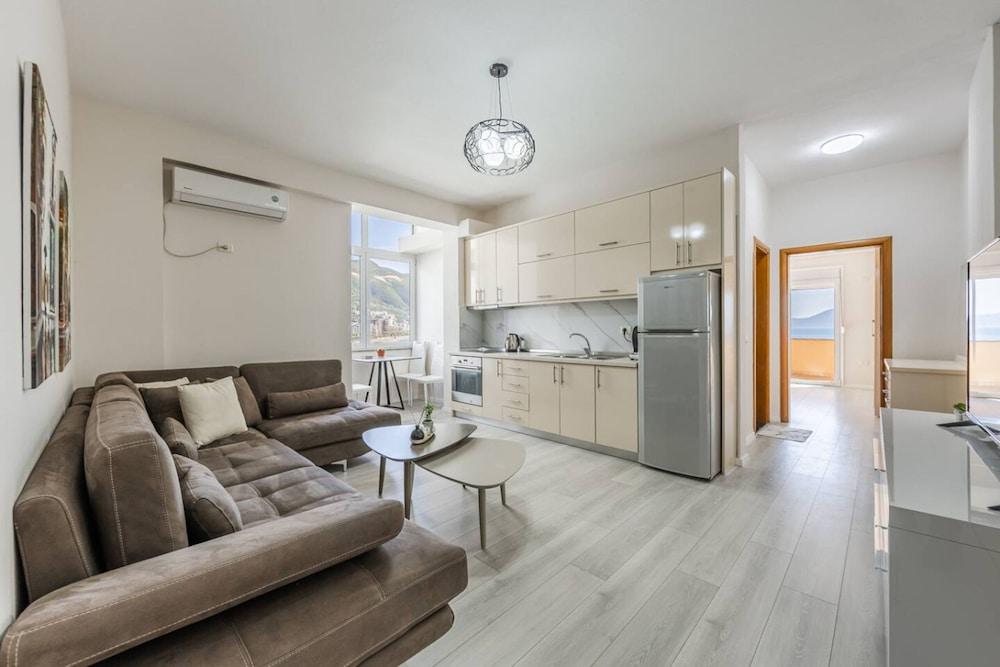 Beachfront Apartment - Near Beach City