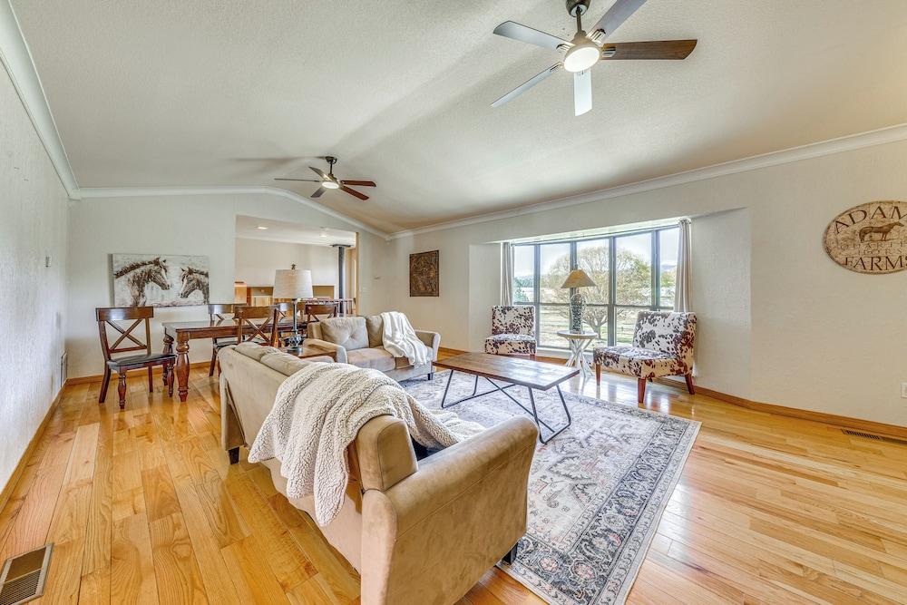 Spacious Ruidoso Home w/ Patio & Mountain Views!