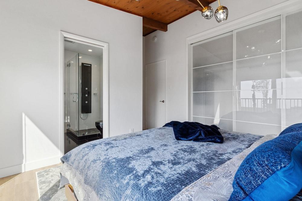 Serene Oceanview Escape With Expansive Deck 3 Bedroom Home