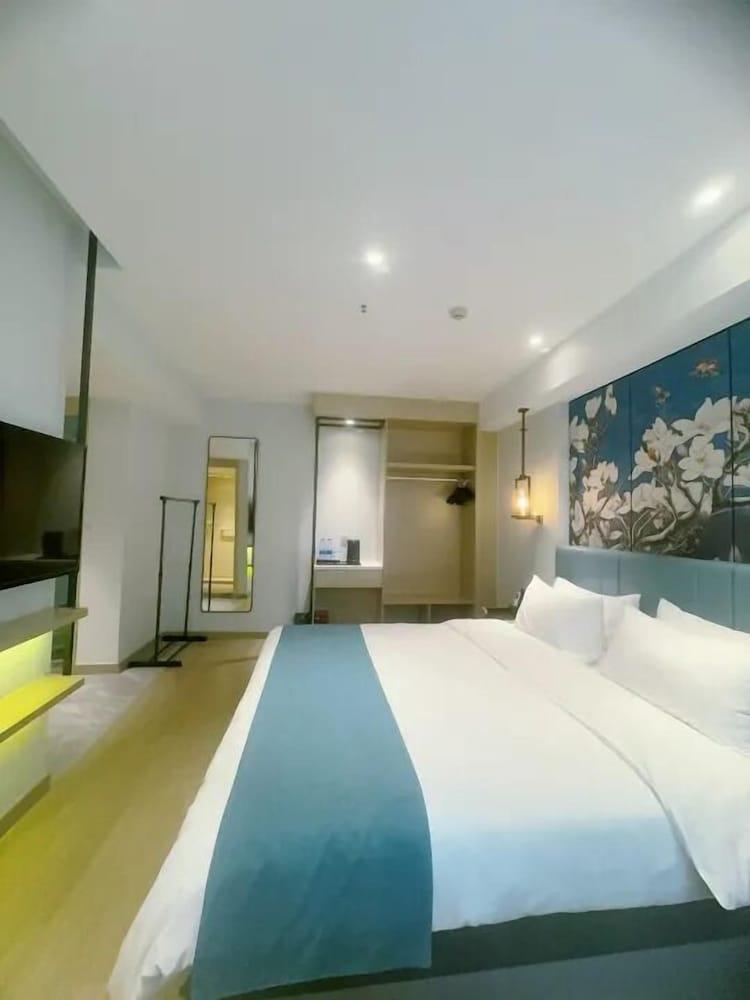 YESTE Hotel (Shenzhen Nanshan Qianhai Daxin subway station)