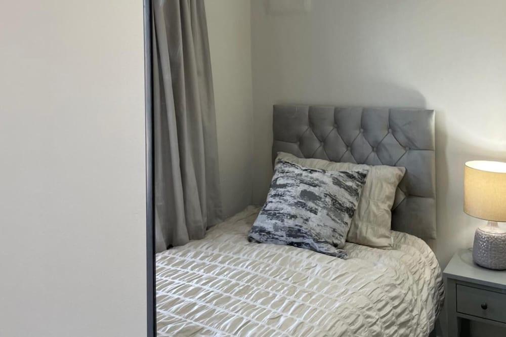 The Dooley, 3-beds, Sleeps 6, Pet Friendly