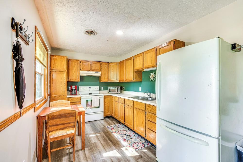 Hunt & Fish: Peaceful Country Escape in Chapman!