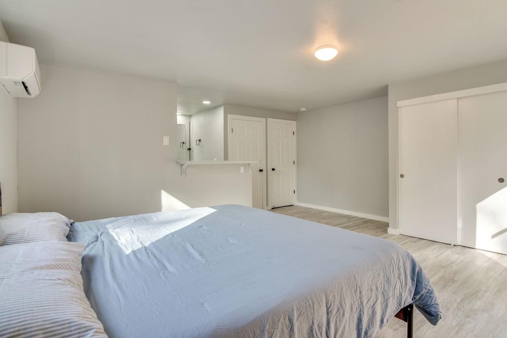 Walk to Dtwn Milwaukie: Family Gem w/ Creek Access