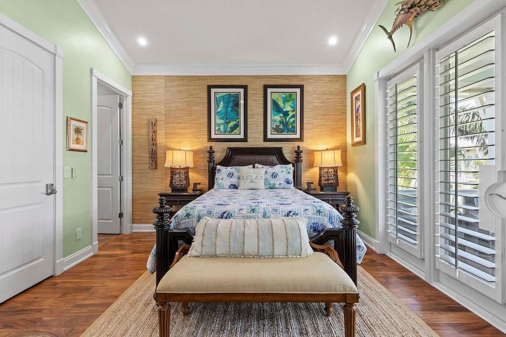 Outriggers 18- Happy Daze