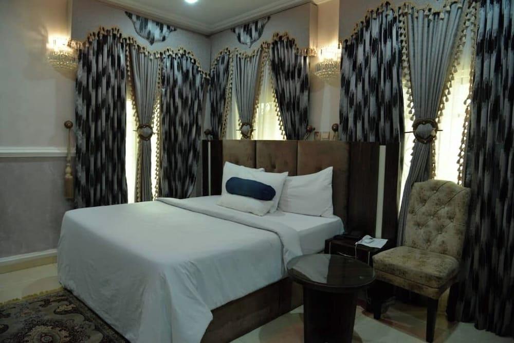 Plot 400 Luxury Apartments