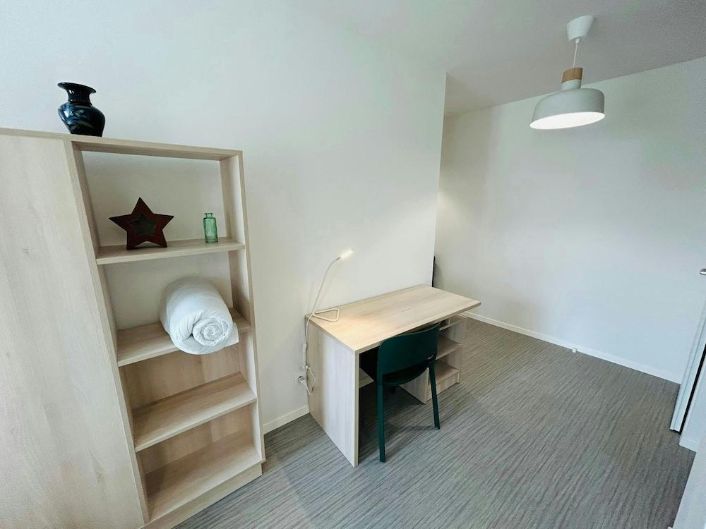 We Live In R - Suite 403