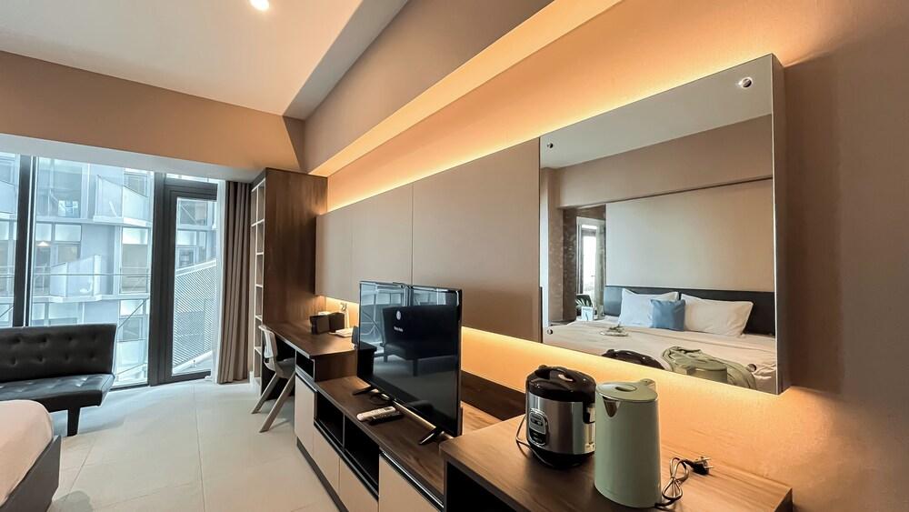 Comfy and Spacious Studio Apartment Carstensz Residence