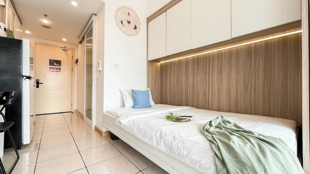 Modern Living Studio Room Apartment M-Town Residence