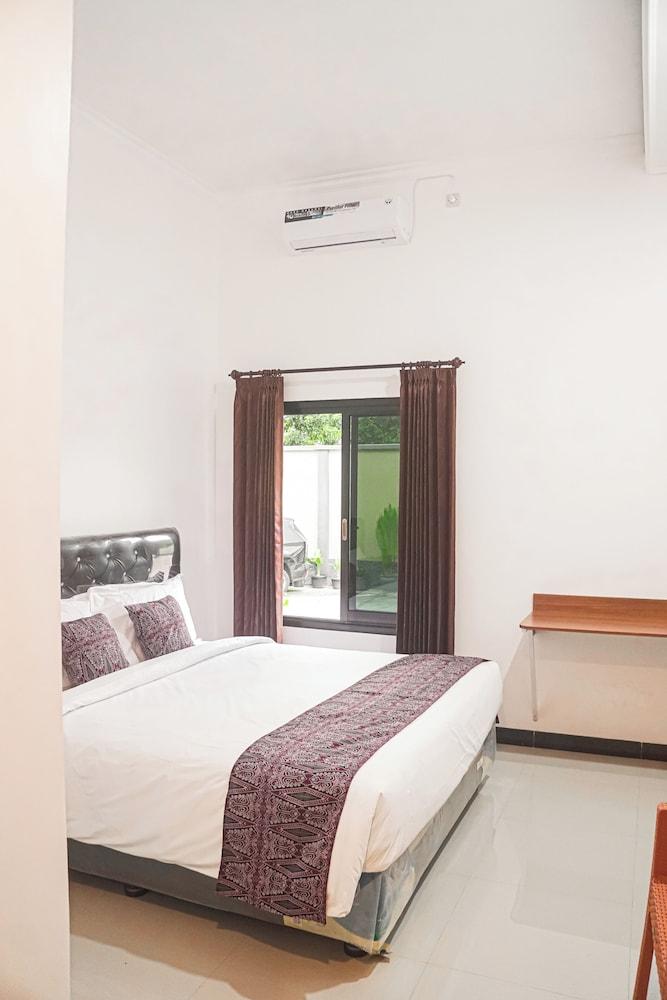 RR -2 Syariah Hotel SLG