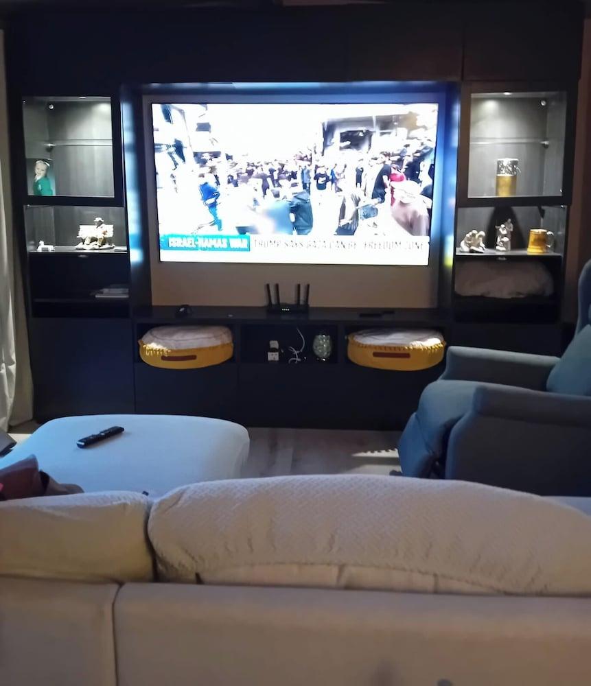 1bed Cottage, Sleeps 2 - Mountain Views, Parking