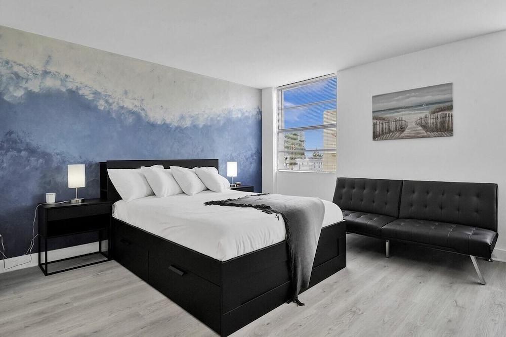 Ocean Dr 1BR Miami Beach Getaway