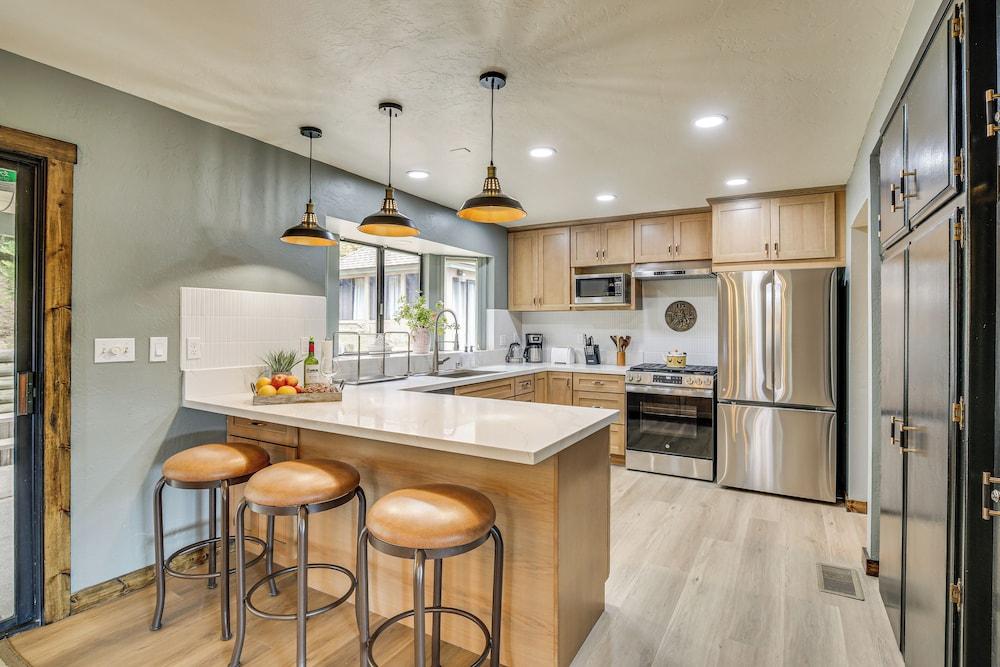 Partial Lake Arrowhead View: Cabin w/ Game Room!