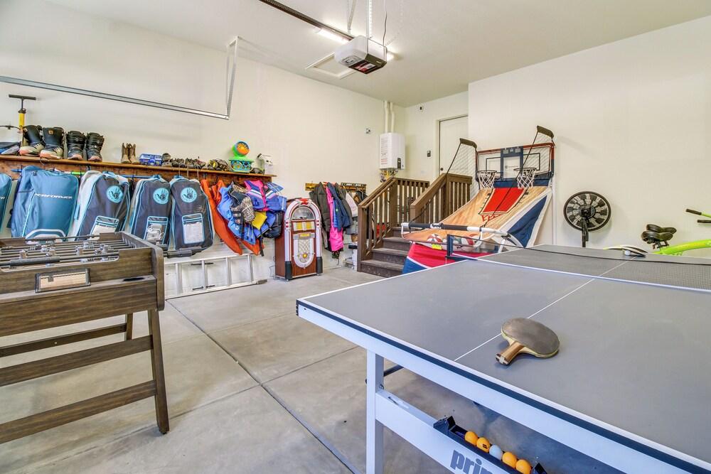 4 Mi to Fool Hollow Lake: Show Low Home w/ Hot Tub