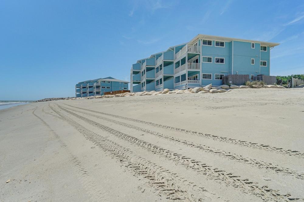 Sandy Oceanfront 2nd FL 1BR W/pool at The Riggings