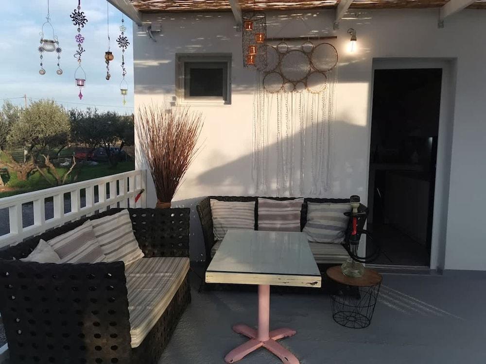 Boho Sisi Retreat - Poolside Oasis Garden Charm