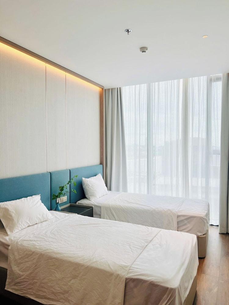 Alacarte Ha Long by Panda