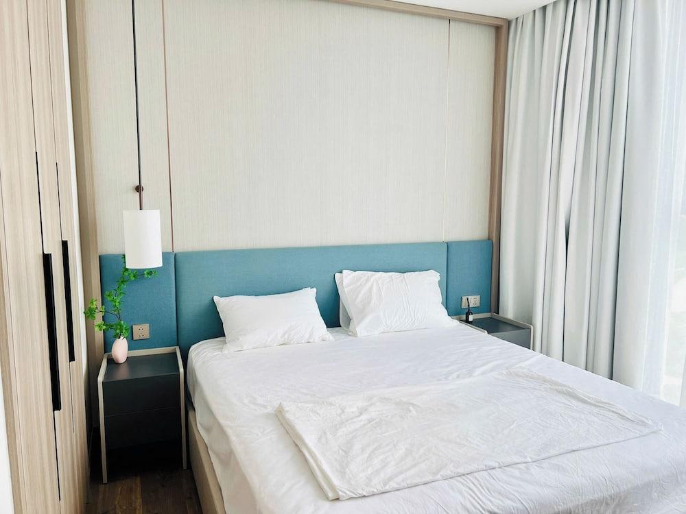 Alacarte Ha Long by Panda