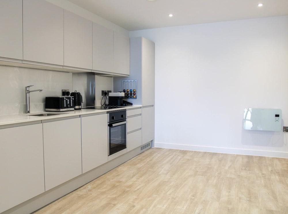 Slate Suite 1BR City Views