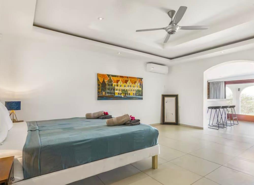 Beautiful villa in Willemstad Curazao