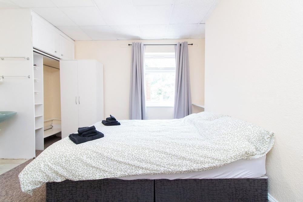 Brookvale Guest House Room 14