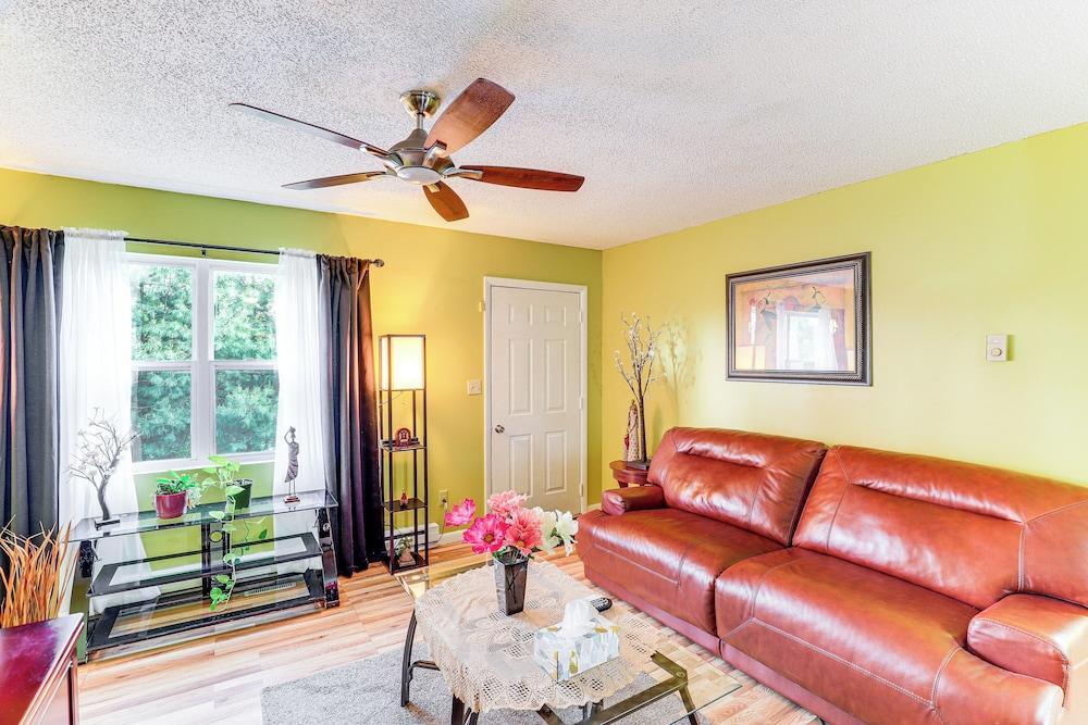 3 Mi to Dtwn Asheville: Duplex w/ Spacious Yard!