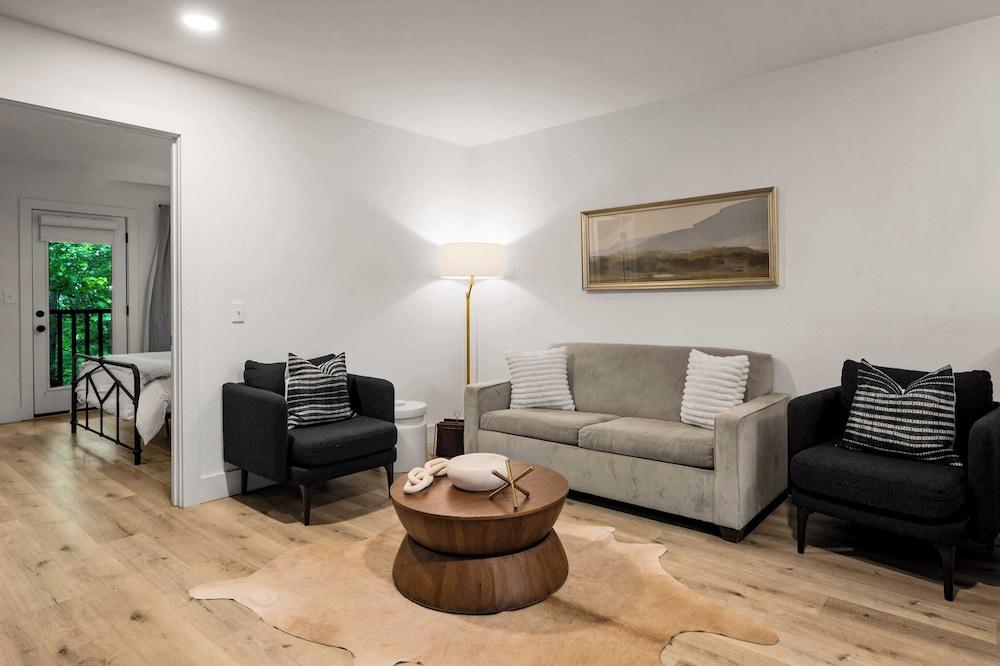 Firefly Mountain Suites Sleeps 36 Indoor Pool, Hot Tub, Game Room, Playground