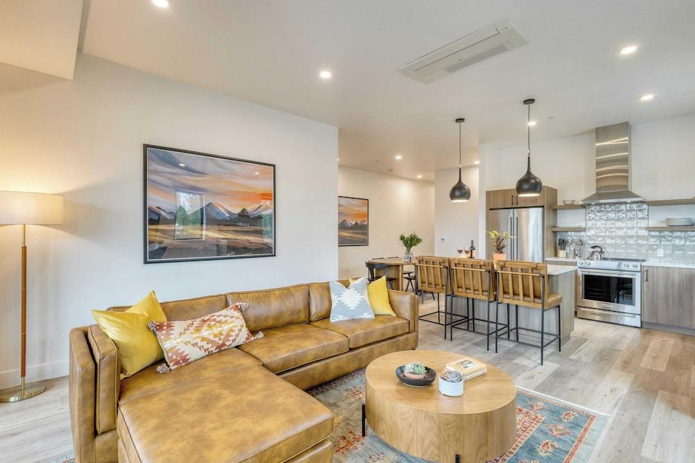 2 Units Minutes to Old Bend, Deck + Hot Tub 1204 Skyline Ranch by Avantstay