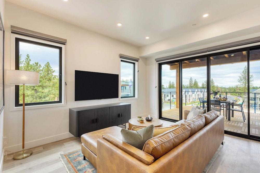 2 Units Minutes to Downtown Bend Hot Tub 1208 Skyline Ranch by Avantstay