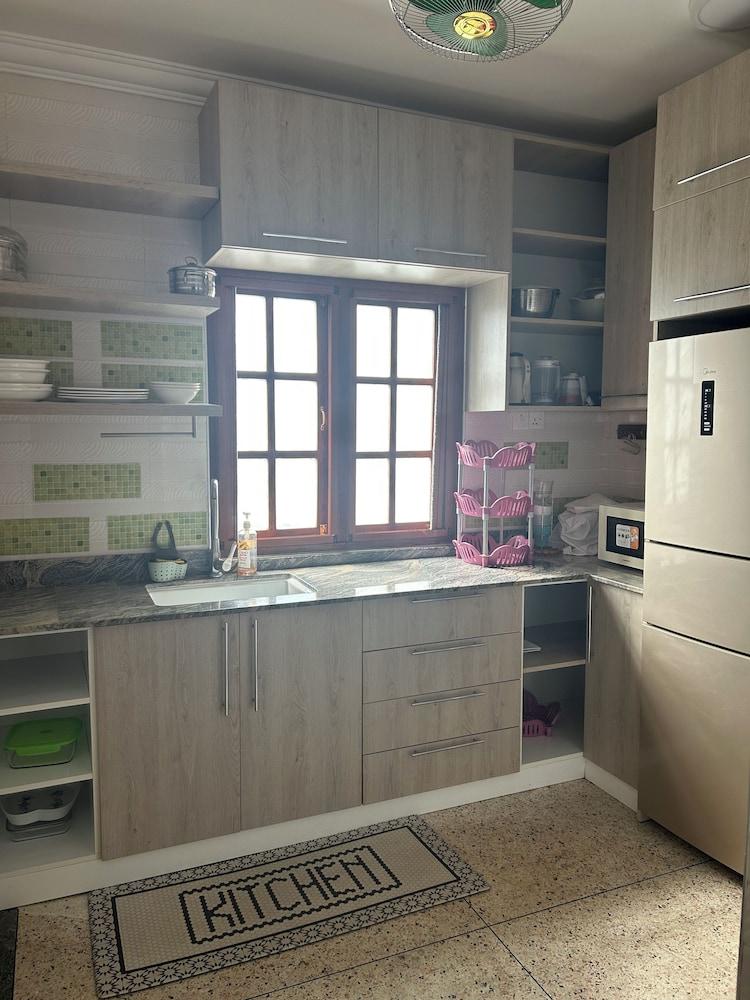 Mango restaurant and apartment hotel