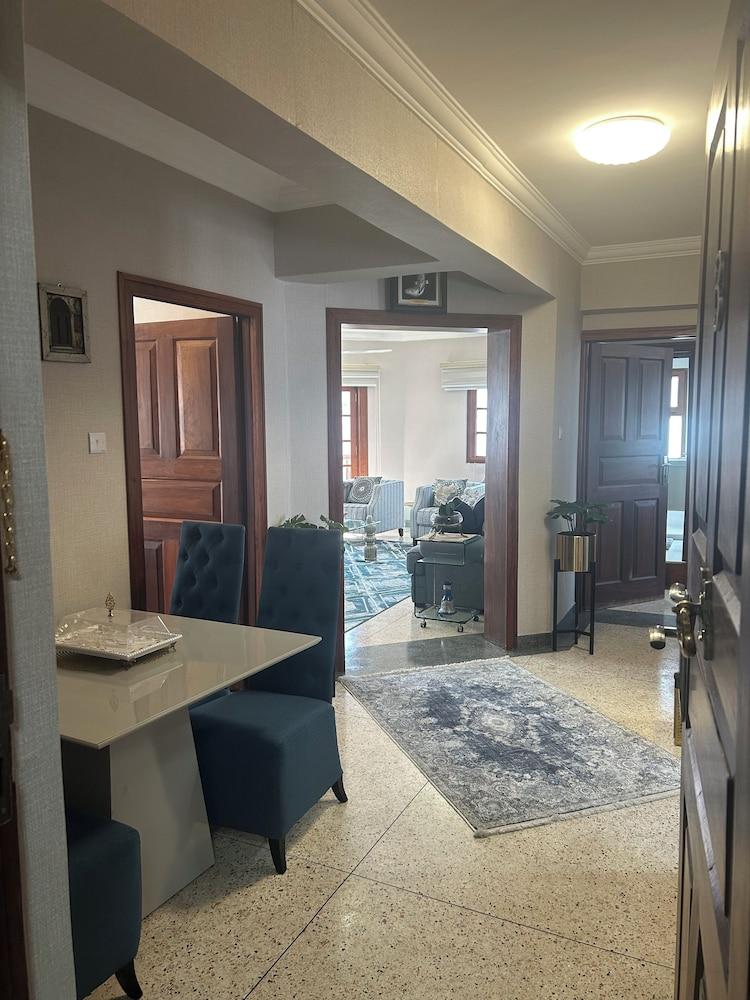 Mango restaurant and apartment hotel