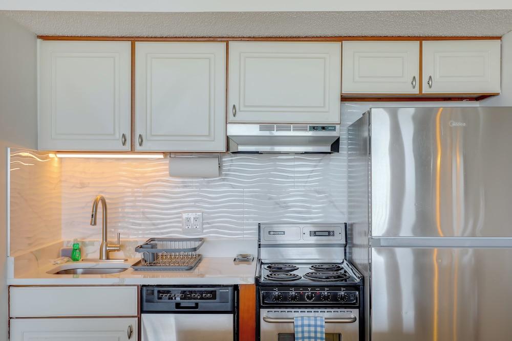 Walk to Myrtle Beach: Condo w/ Views & Pool Access