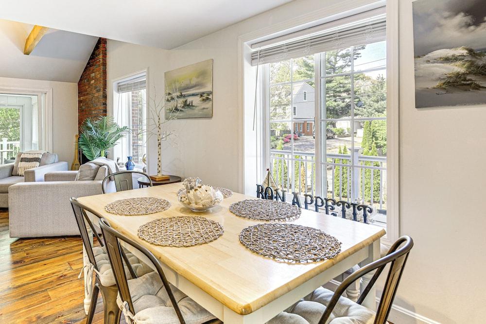 3 Mi to Mashpee Commons: Family Home w/ Fireplace