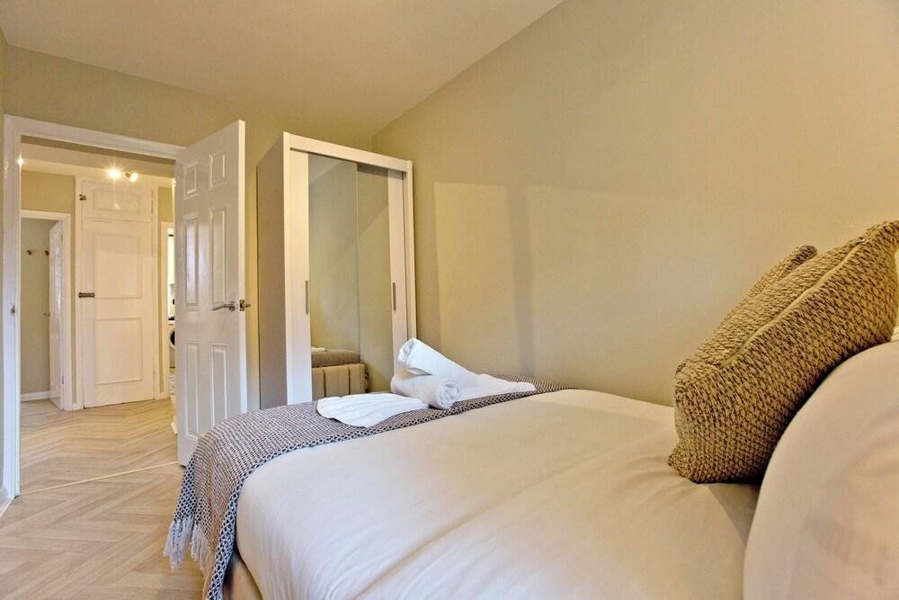 Imperial Leinster Garden Apartment