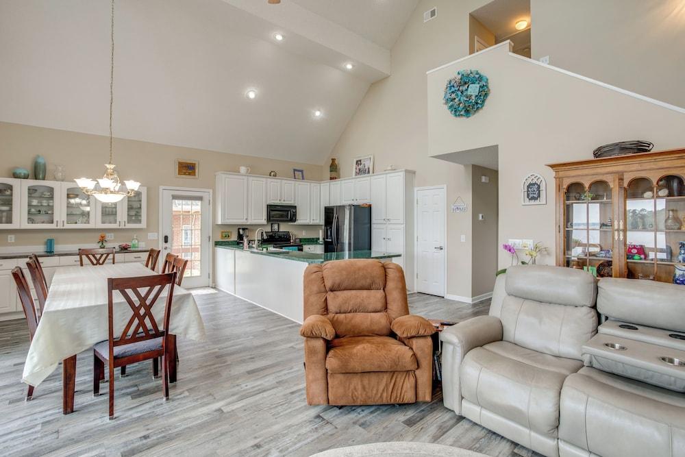 Deck & Views: Lake Murray Escape in Chapin!