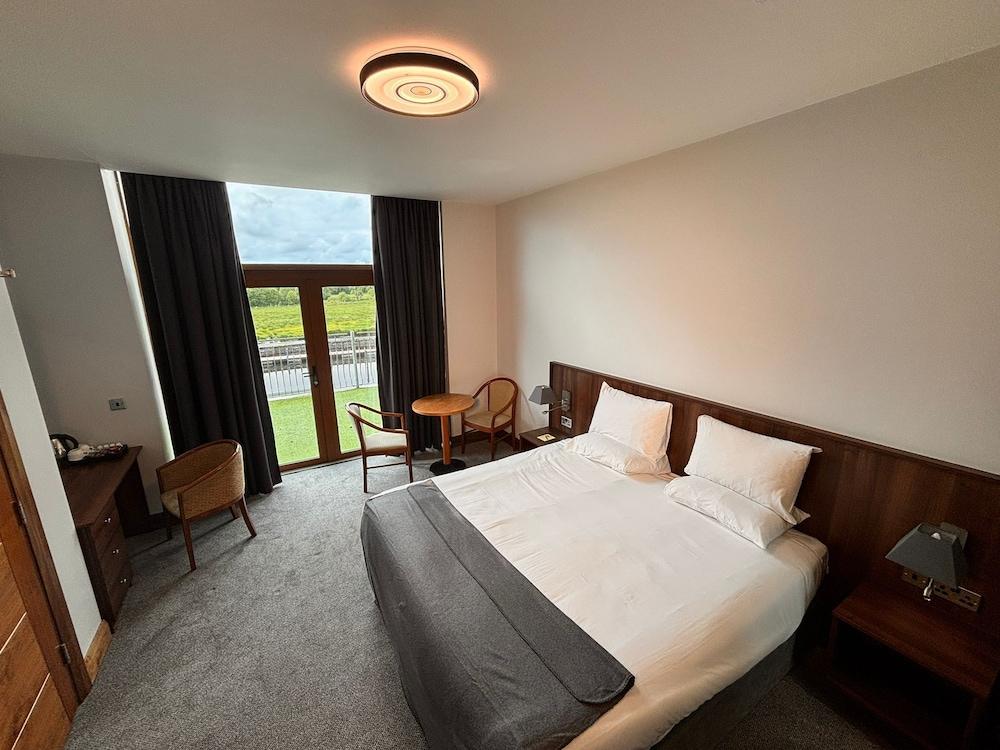 Leitrim Marina Hotel