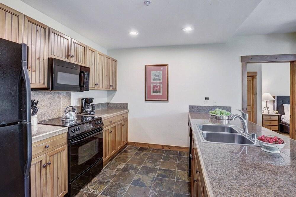 Ski-in Mountain Thunder Lodge 2 Bedroom Condo