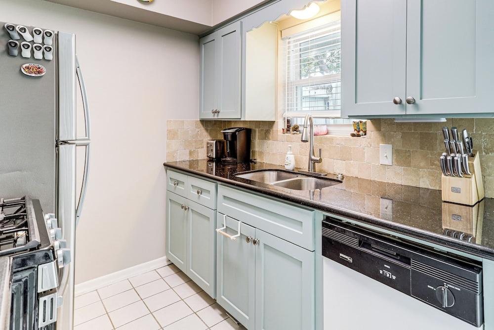 Pool Access: Energy Corridor Townhome in Houston!