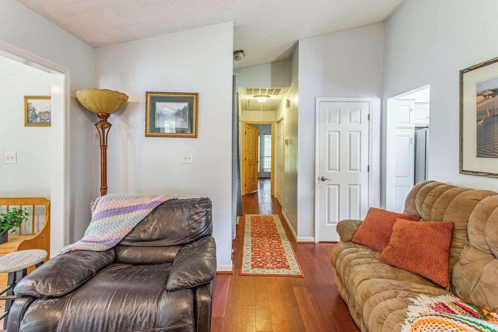 Home Office, Deck + Shared Pool: Little River Home