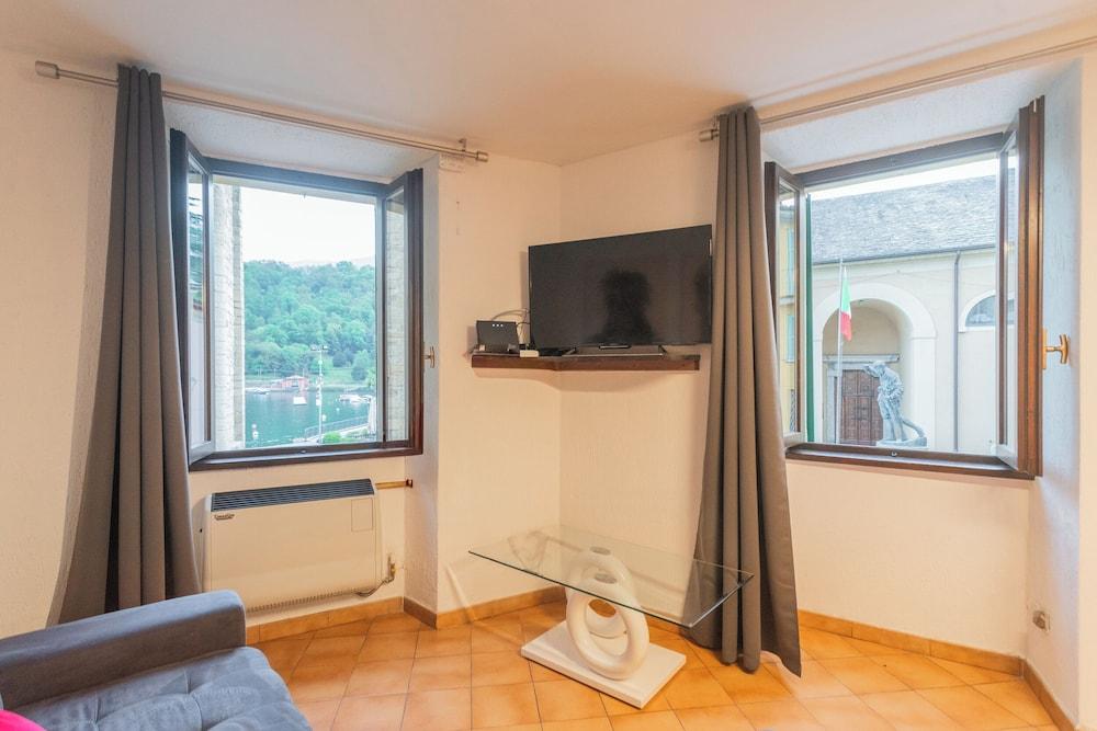 Bell Tower Square by Rent all Como